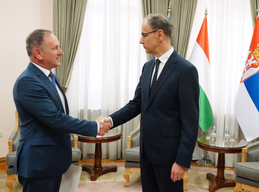 Macut receives Hungarian ambassador