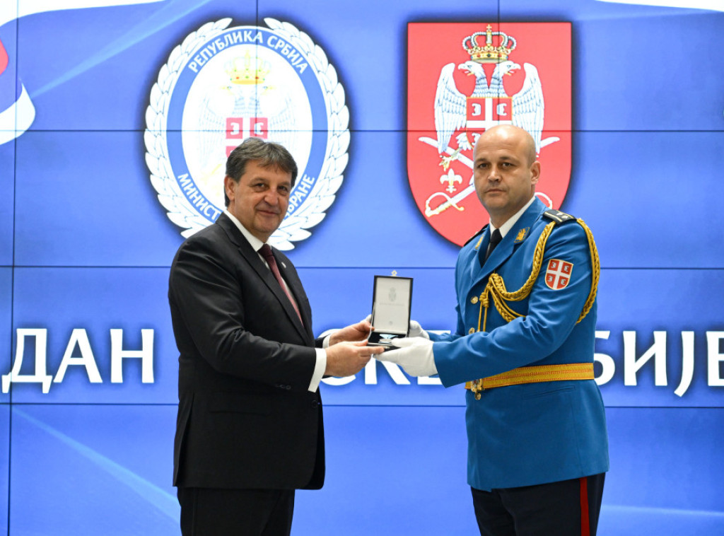 Gašić uručio odlikovanja pripadnicima Ministarstva odbrane i Vojske Srbije
