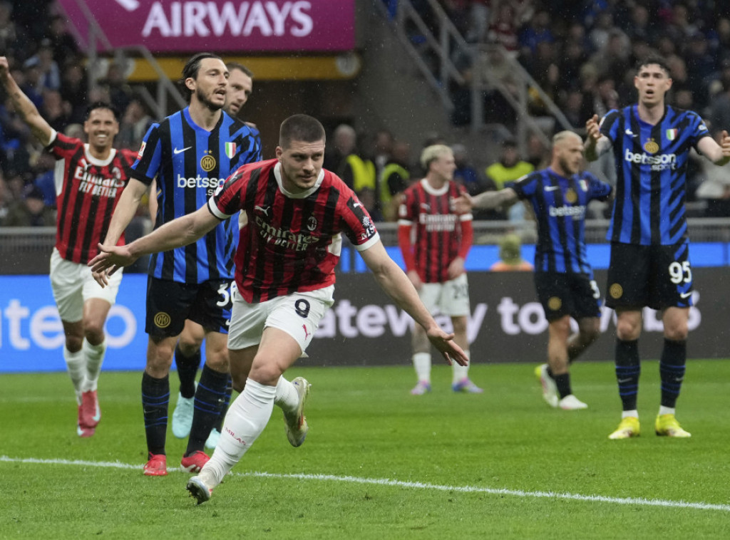 Fantastični Luka Jović sa dva gola srušio Inter i odveo Milan u finale Kupa Italije