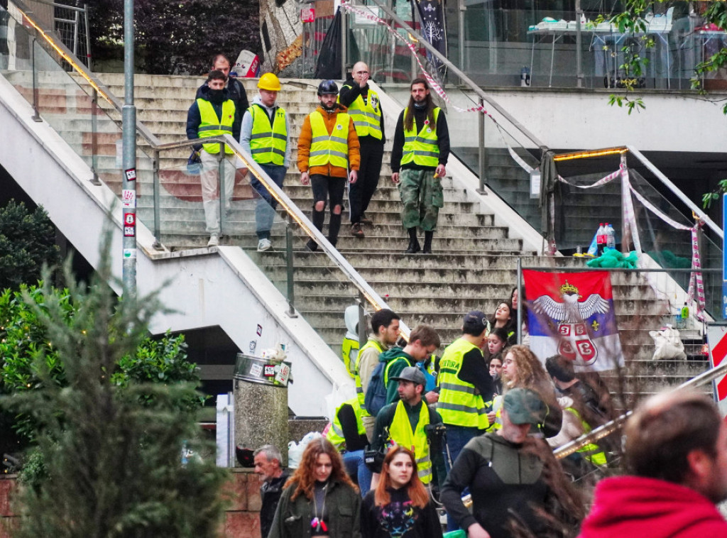 Studenti u blokadi nisu dopustili smenu obezbeđenja u objektima RTS-a