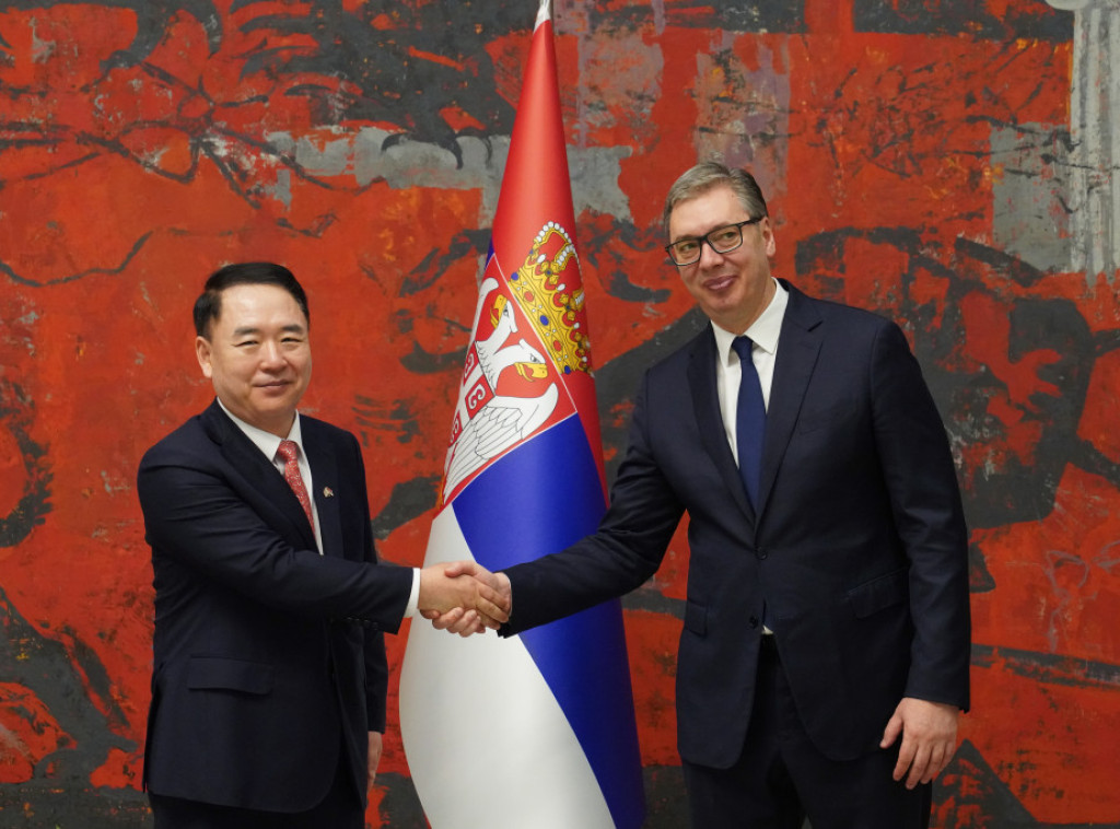 Vucic receives credentials of five new ambassadors