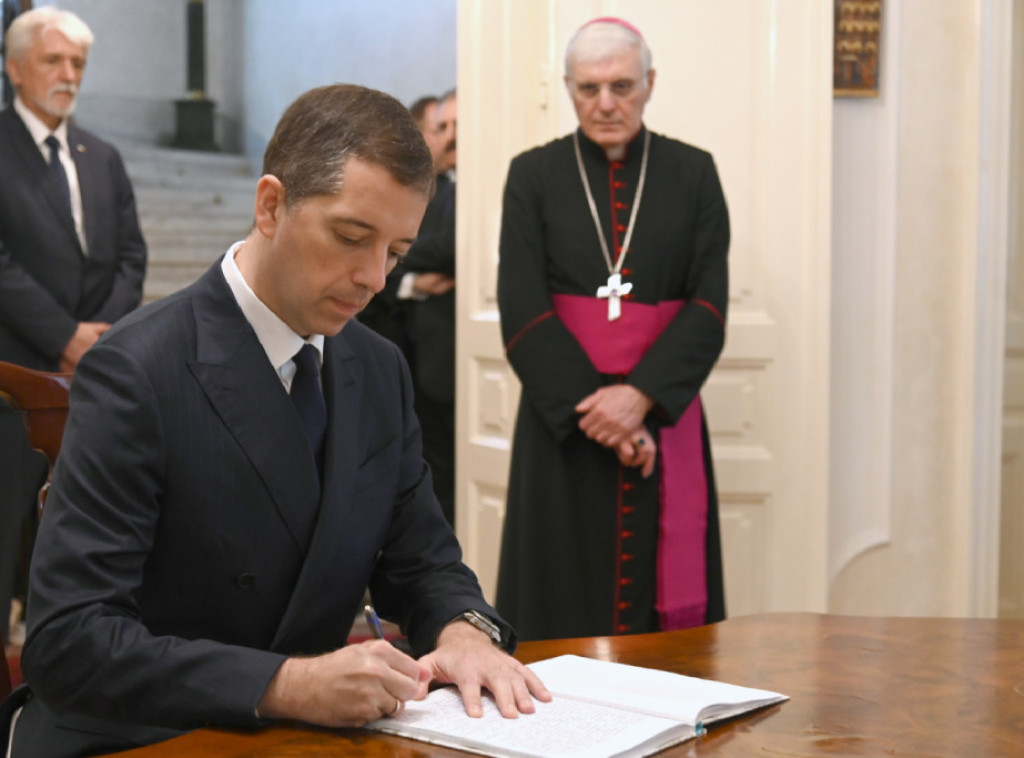 Ministarstvo spoljnih poslova: Đurić se upisao u knjigu žalosti povodom smrti pape Franciska