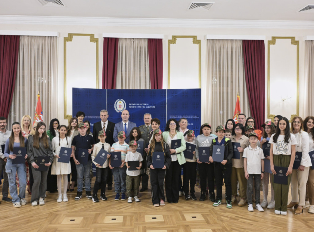 Uručene nagrade učenicima, pobednicima konkursa "Naš vojnik, naš heroj"