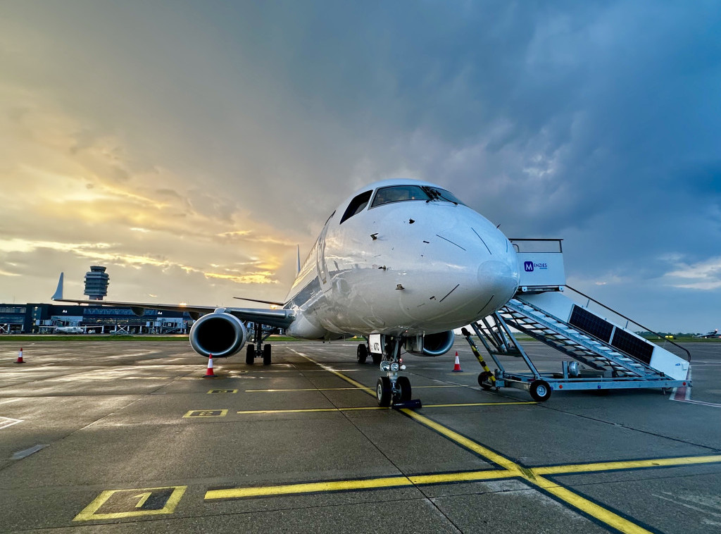 Er Srbija obogatila flotu novim avionom tipa embraer E-195