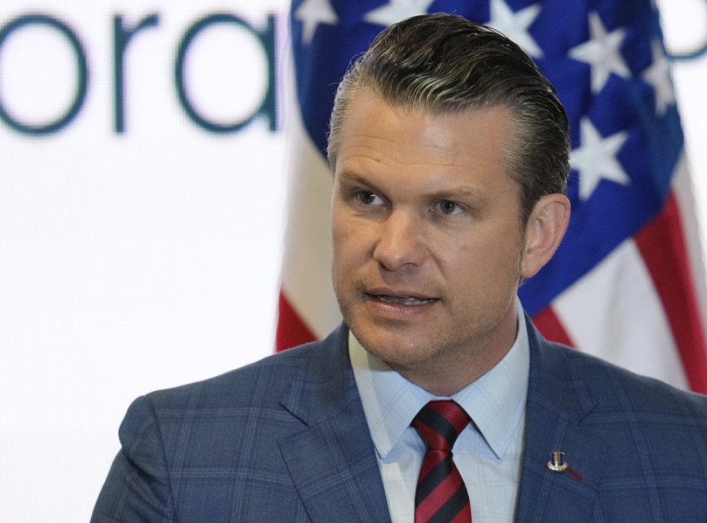 Hegset koristio neobezbeđenu internet vezu u kancelariji da bi pristupio Signalu