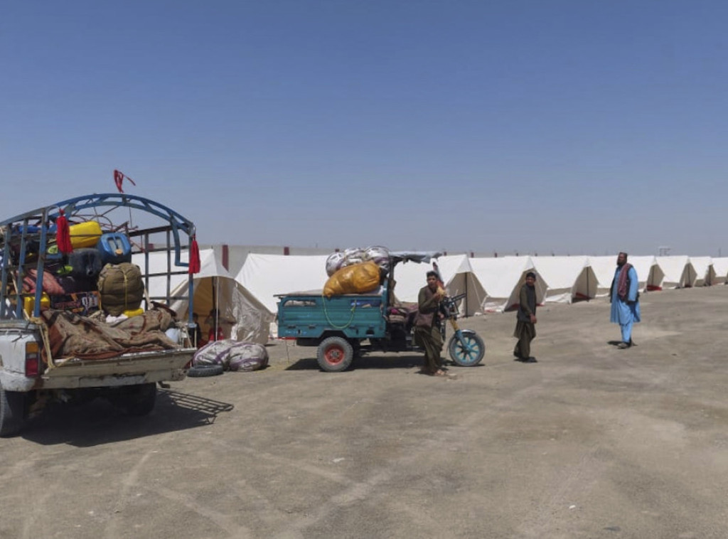 Četiri vojnika poginula u bombaškom napadu na bezbednosno vozilo u Pakistanu