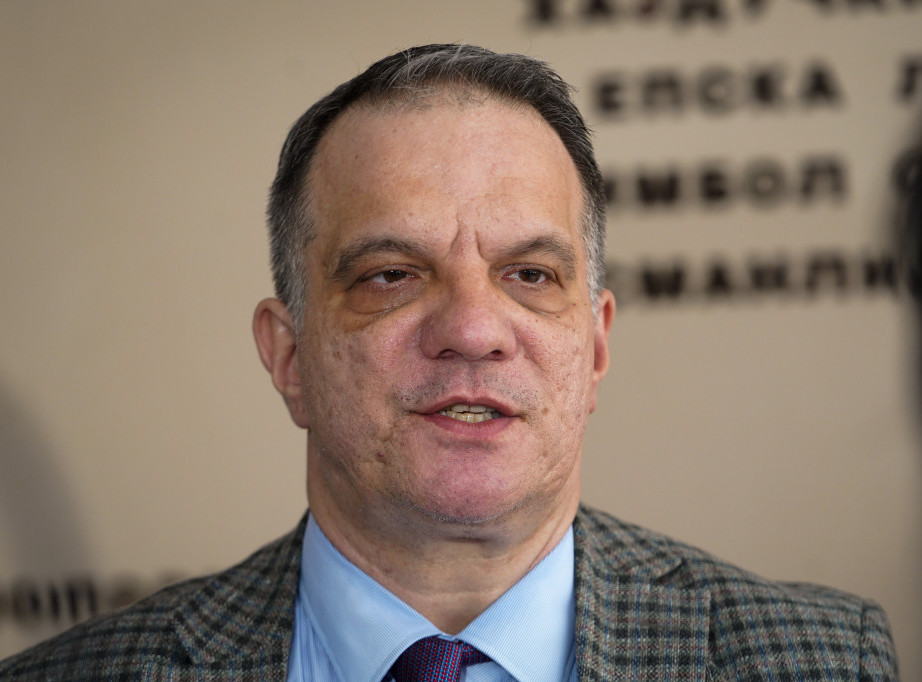 Dejan Vuk Stanković: Snimak sečenja torte sa likom Vučića nastavak destruktivne kampanje