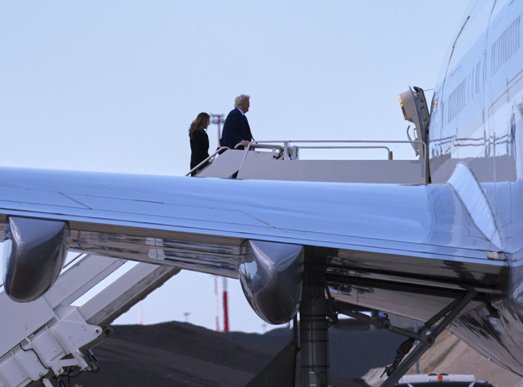 Donald i Melanija Tramp napustili Rim ubrzo nakon što je završena sahrana pape Franje