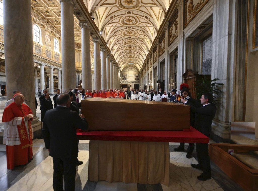 Sahranjen papa Franja, ispraćaju prisustvovali svetski zvaničnici, oko 400.000 vernika