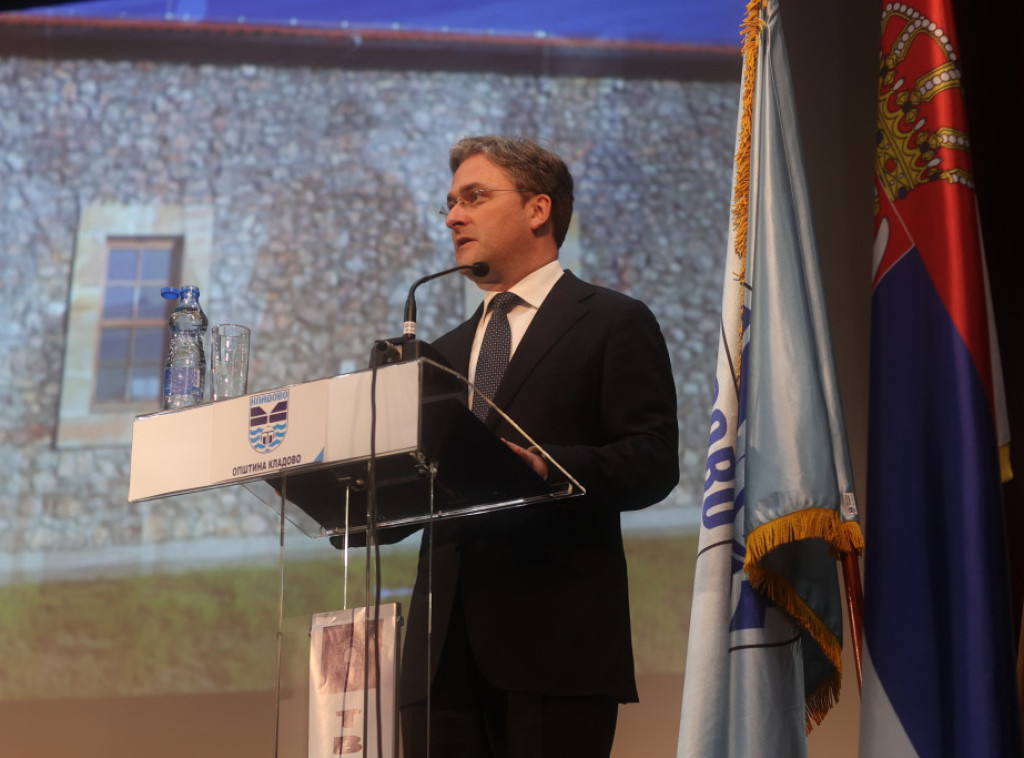 Nikola Selaković primio Povelju počasnog građanina u Kladovu: Nastavljamo ulaganja u kulturu