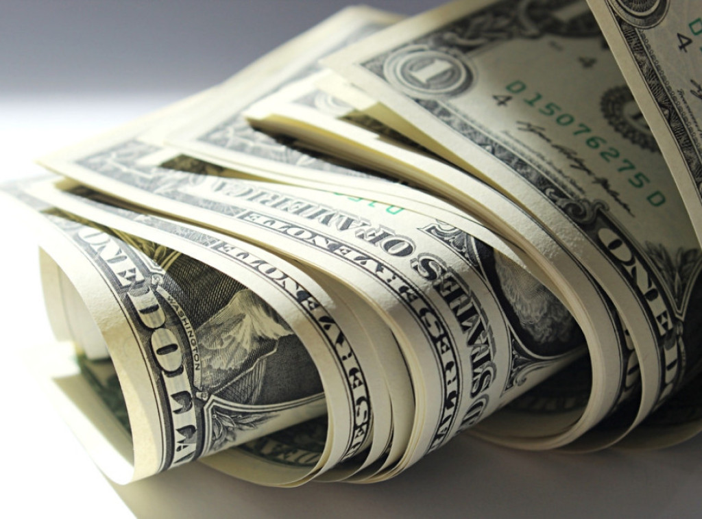 "Este Loder" očekuje manju godišnju zaradu zbog carina, akcije pale za 14 odsto