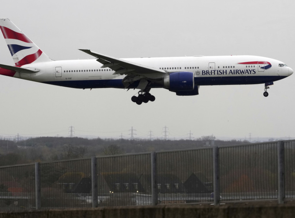 Zbog dima u kabini i sumnje na udar ptice avion Britiš ervejza presumeren u Boston
