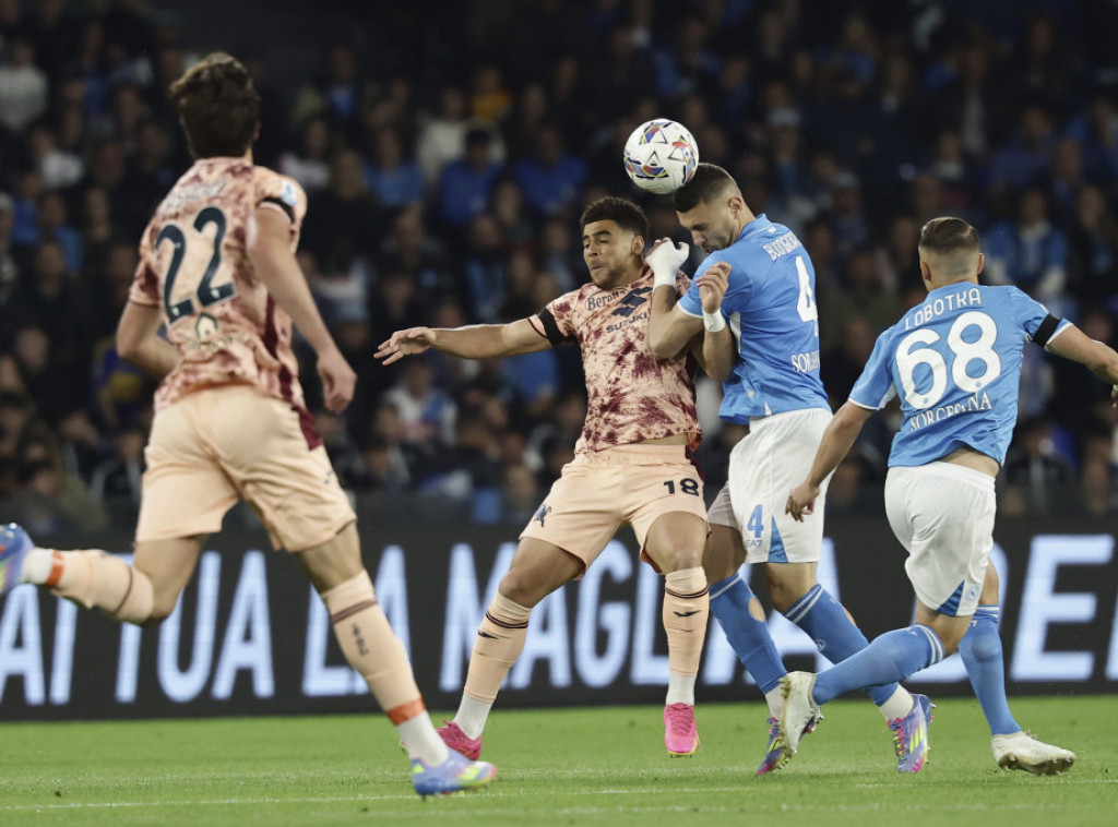 Fudbaleri Napolija pobedili Torino i preuzeli prvo mesto na tabeli Serije A