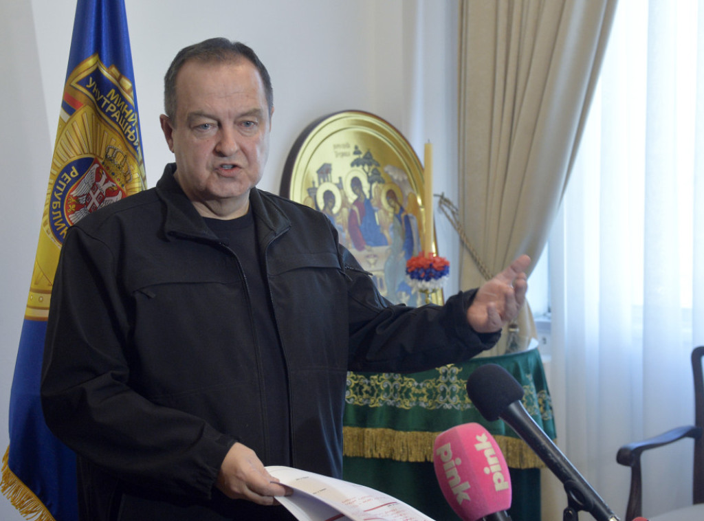 Dacic: Police were attacked in Novi Sad, ambulance carrying injured dean was blocked
