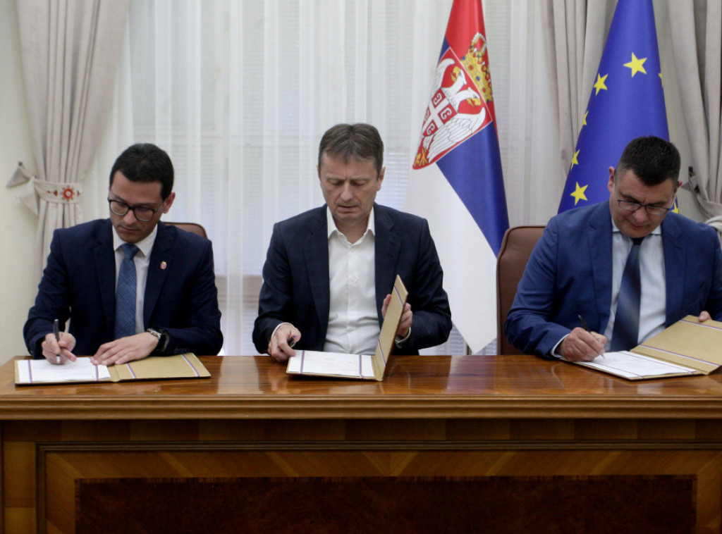 Glišić potpisao Ugovor o izvođenju radova na rekonstrukciji dve škole u Kikindi