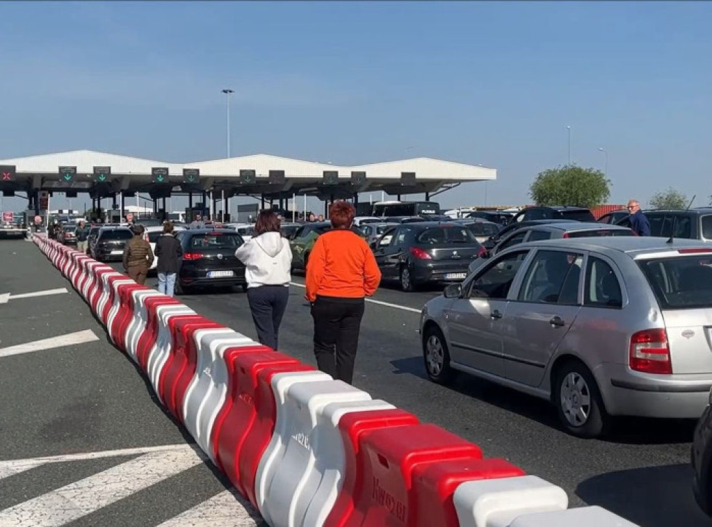 Velike gužve na graničnom prelazu Batrovci, višesatna čekanja na izlazu iz Srbije