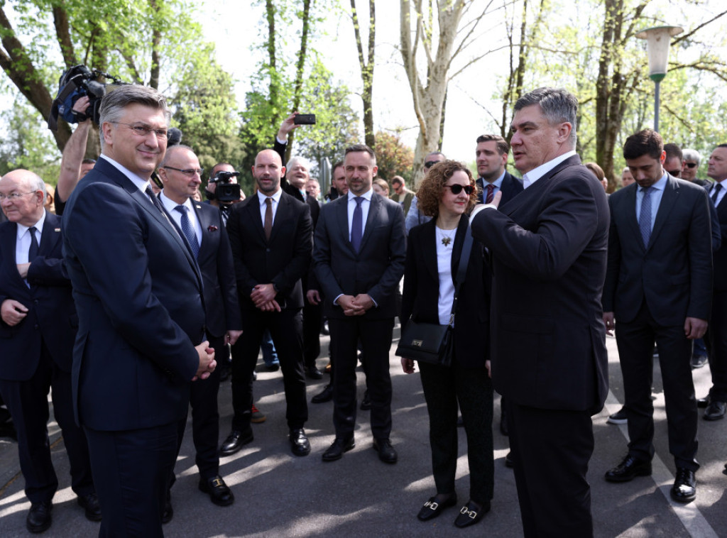 Hrvatska: Rukovanje Milanovića i Plenkovića u Okučanima propraćeno ovacijama