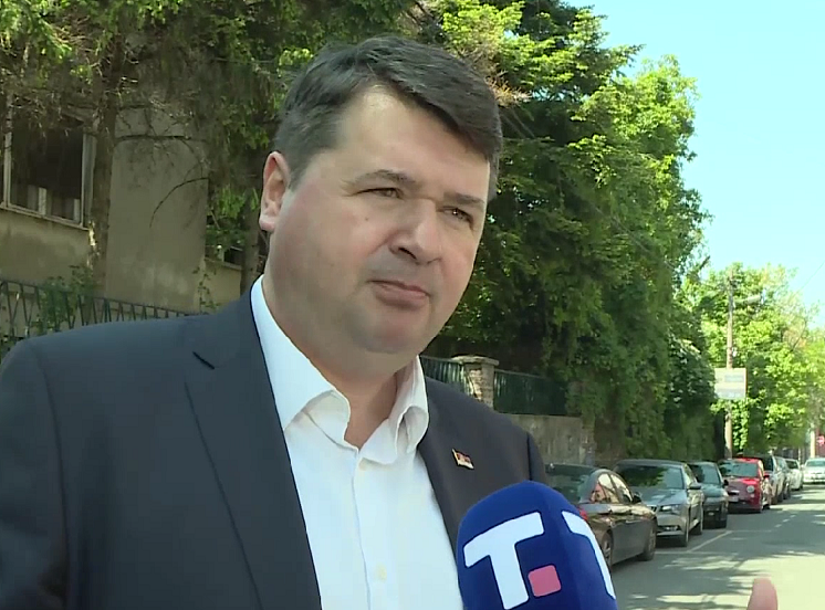 Petrov: Ostavke na Pravnom odgovor na nezakonito političko organizovanje na fakultetu