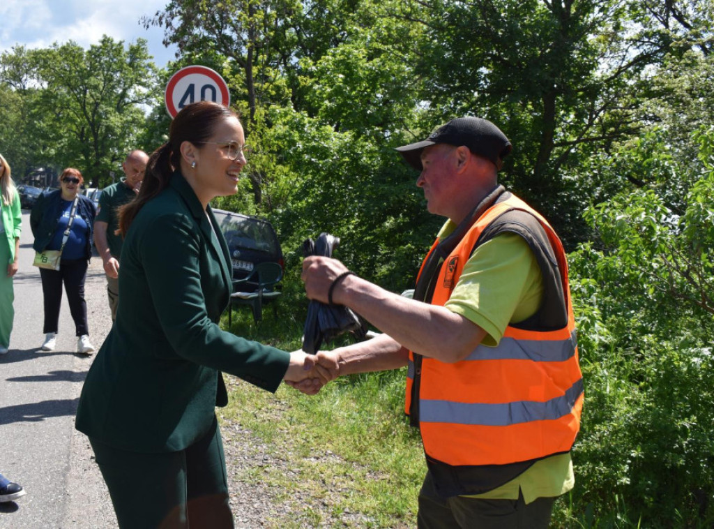 Pavkov obišla zaposlene Nacionalnog parka Fruška gora: Važno poštovati mere zaštite