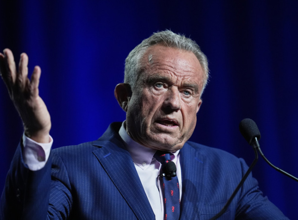 Kenedi i Dafi održali takmičenje u zgibovima tokom predstavljanja novog projekta