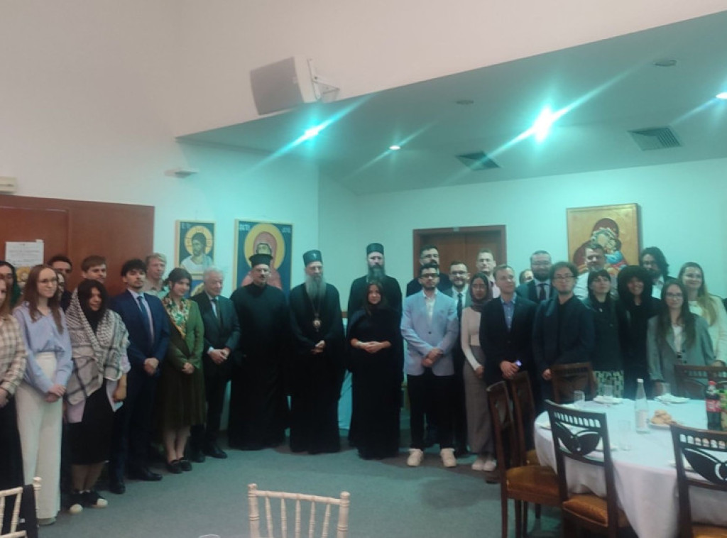 Patrijarh Porfirije razgovarao sa studentima Evropskog koledža iz Natolina