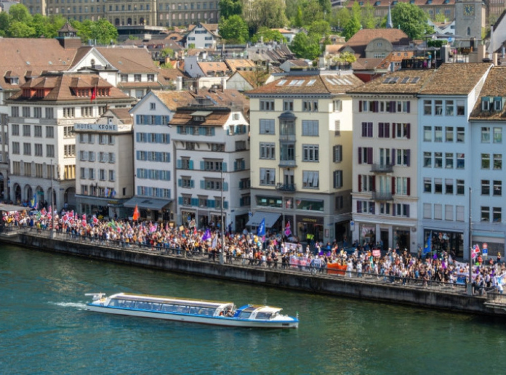 Švajcarska: Održane desetine skupova povodom 1. maja, policija intervenisala u Cirihu