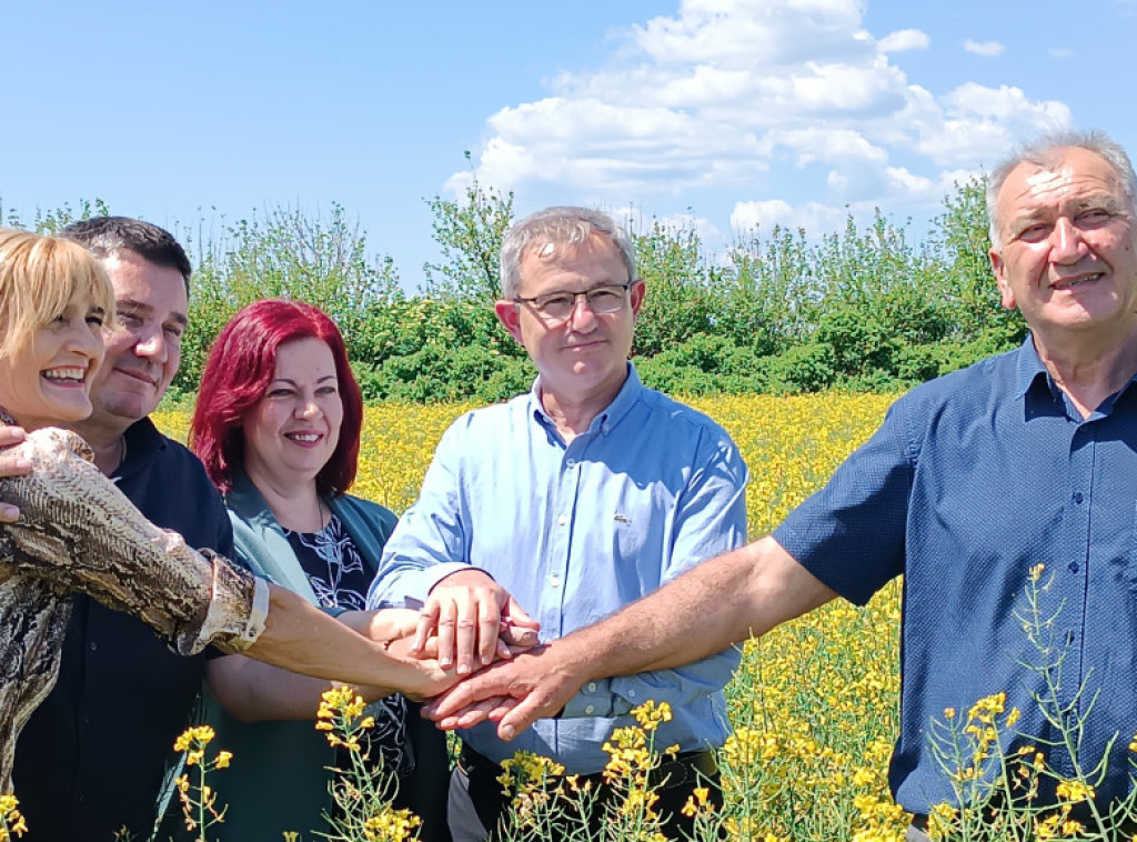 Ministar Glamočić u Beškoj: Moramo pronaći način za još uspešniji rad zadruga