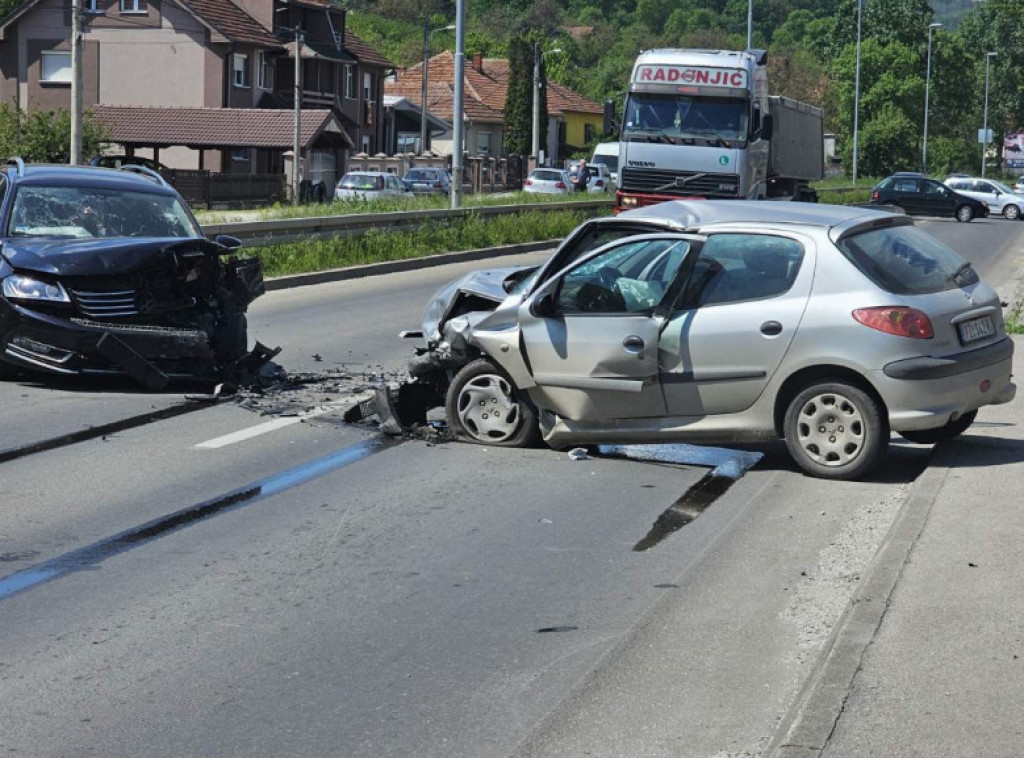 Udes na obilaznici oko Čačka, četiri osobe povređene