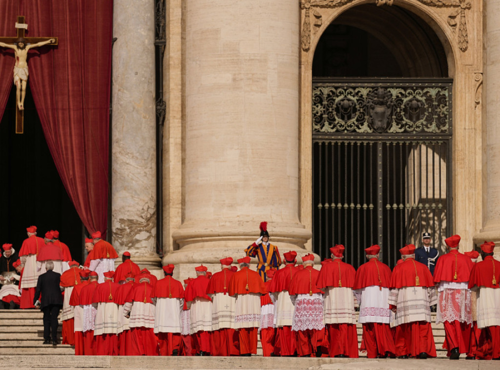 Na konklavi i kardinal Perua koji je optužen za seksualni napad, kritike iz udruženja