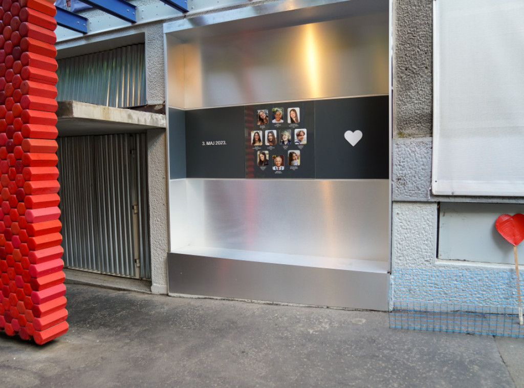 Delegacija FSS odala počast žrtvama tragedije u OŠ "Vladislav Ribnikar"