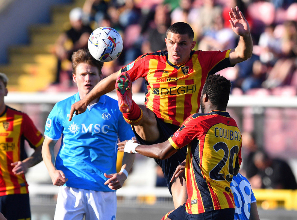 Fudbaleri Napolija kao gosti savladali Leće i sve su bliži osvajanju titule