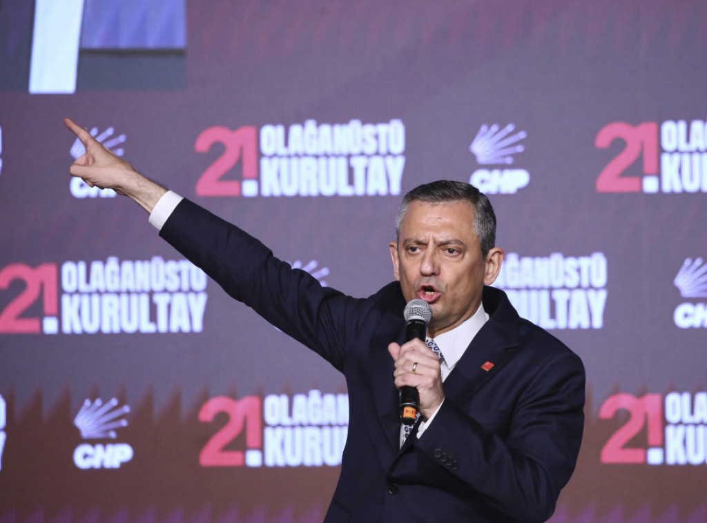 Istanbul: Napadnut lider turske Republikanske narodne partije Ozgur Ozel