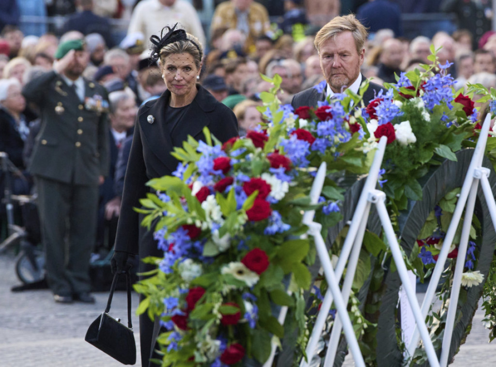 Hiljade ljudi na Trgu Dam u Amsterdamu odale poštu žrtvama Drugog svetskog rata