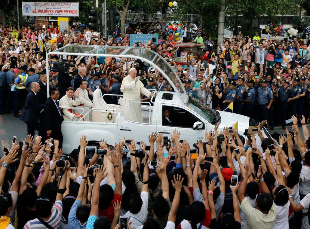 "Papamobil" će biti pretvoren u mobilni medicinski centar za decu u Gazi