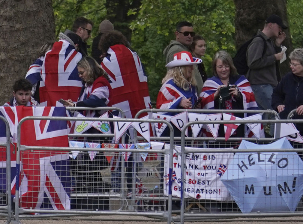 U Londonu vojna povorka i preleti aviona, početak proslave Dana pobede