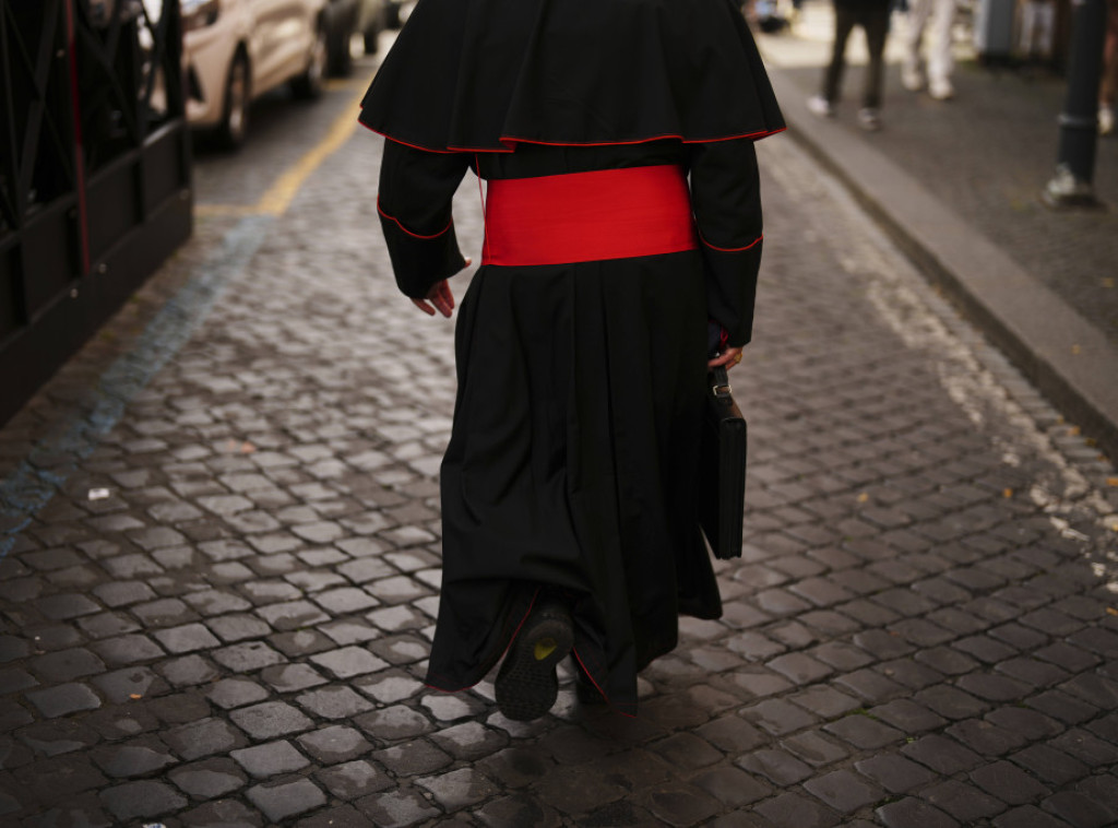 Više od 4.000 policajaca biće angažovano tokom inauguracije novog pape