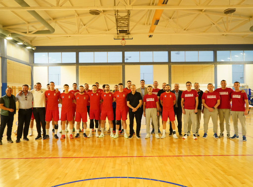 Ministar Gajić posetio trening rukometaša Srbije pred utakmice kvalifikacija za EP