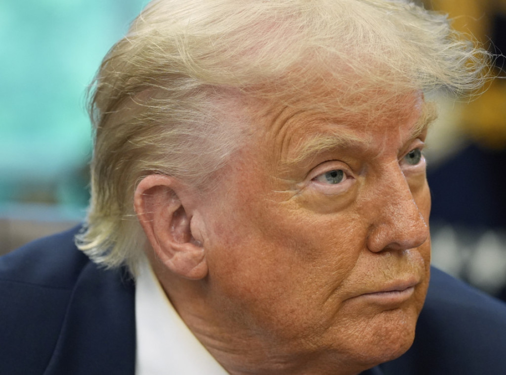 Trampova administracija zamrzava milijarde dolara u grantovima za Harvard