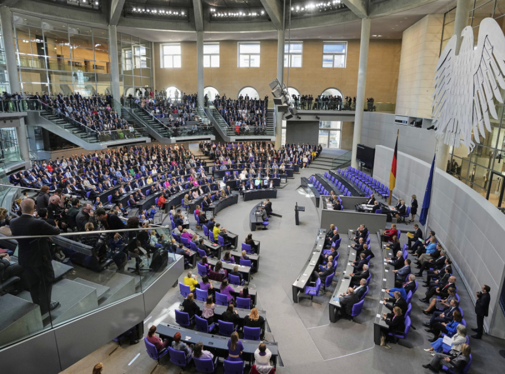 Dojče vele: Plata nemačkog poslanika iznosi 11.227 evra, godišnje 135.000