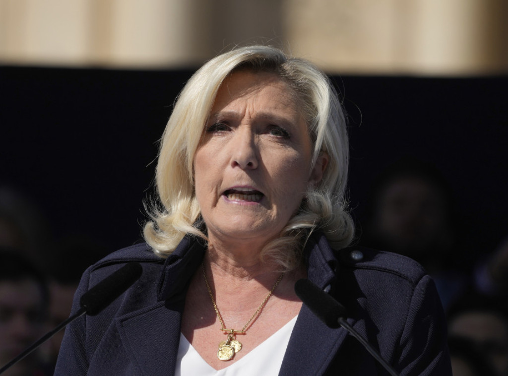 Le Pen: Poseta Ahmeda al Šare Francuskoj je Makronova provokacija