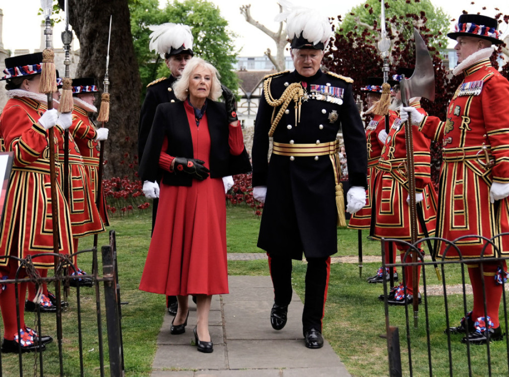 Britanska kraljica Kamila posetila spomenik "Kula pamti" povodom proslave Dana pobede