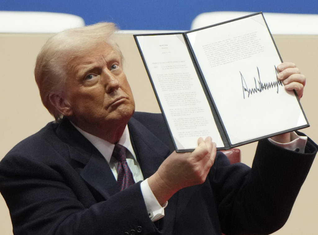 SAD: Vrhovni sud odobrio Trampovu zabranu transrodnim osobama da služe u vojsci