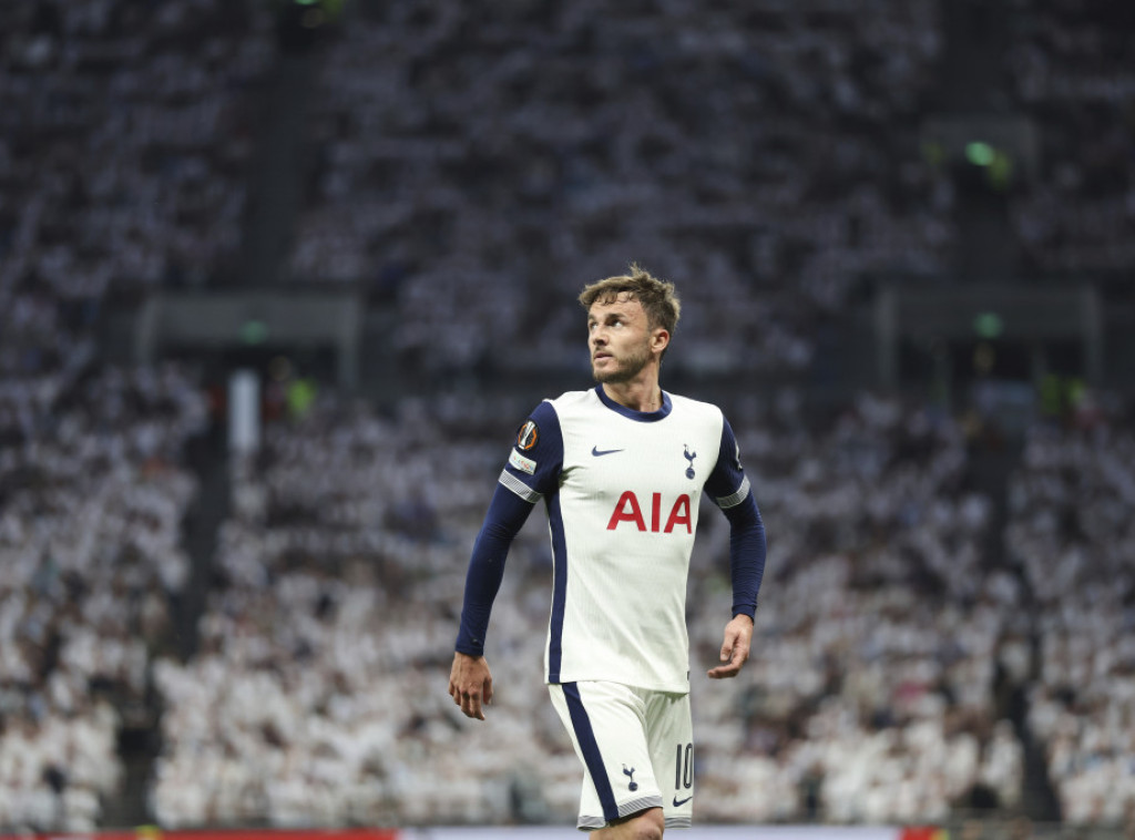 Fudbaler Totenhema Džejms Medison tri meseca van stroja zbog povrede kolena