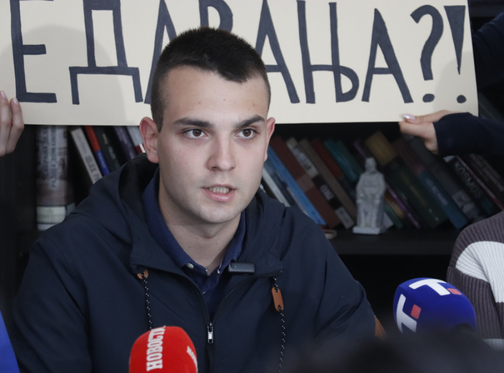 Luka Lalošević: Želimo jednaka prava za sve, nije normalno da se predavanja drže u hotelima