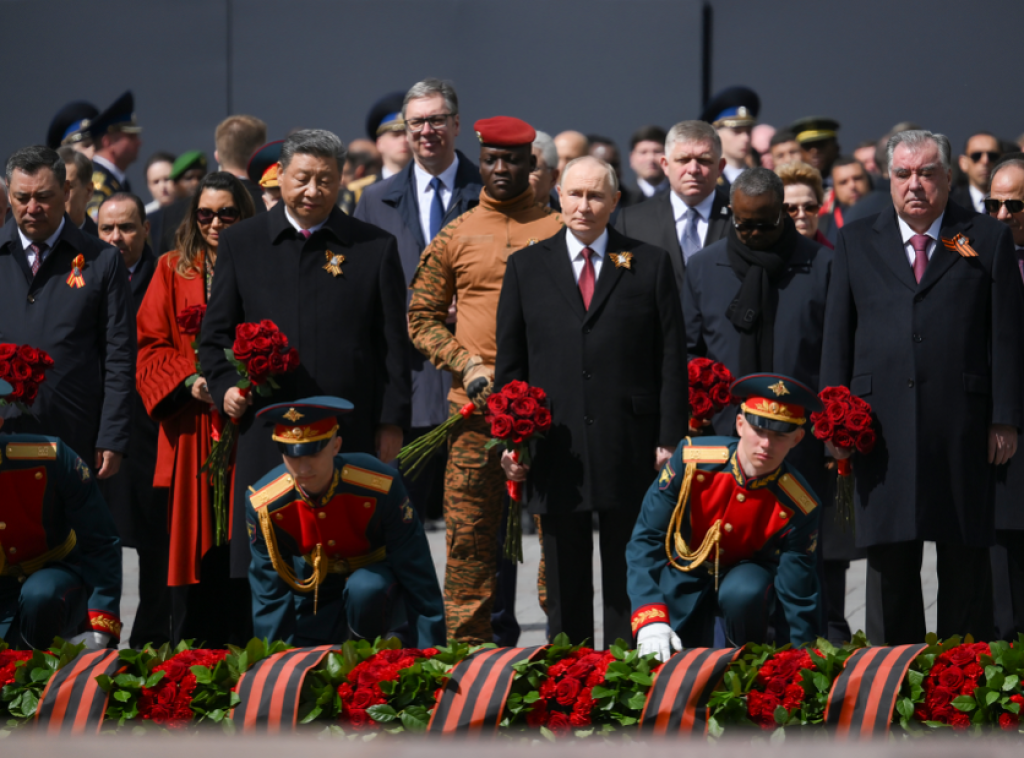 Putin i strani lideri položili cveće na Grob neznanog junaka