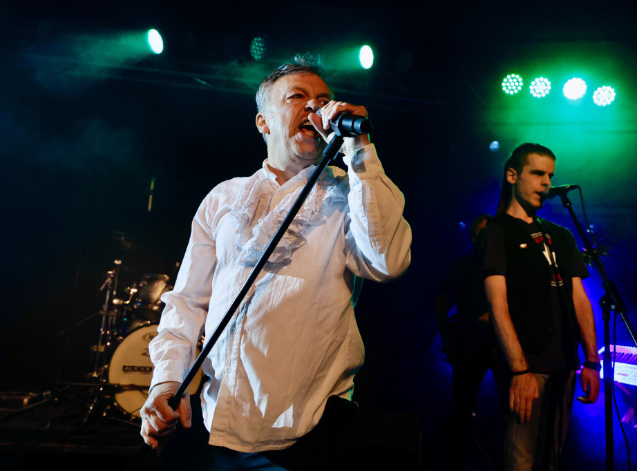 Nele Karajlić održao u Beogradu koncert posvećen Danu pobede