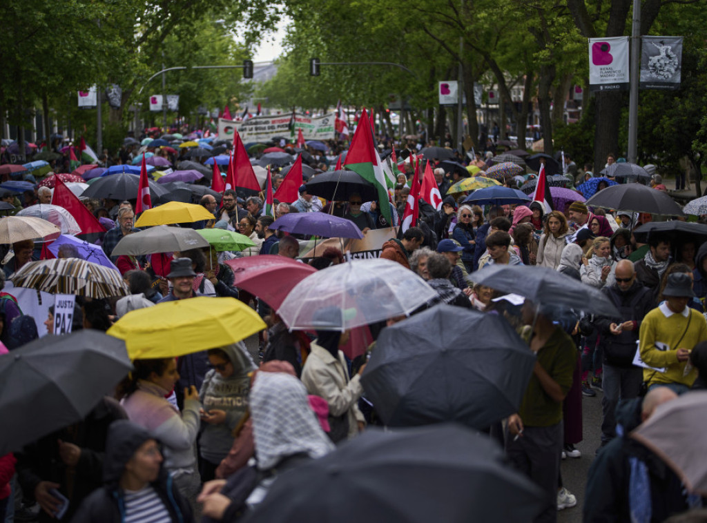 Oko 20.000 desničara na protestu u Madridu zatražilo ostavku premijera Sančeza