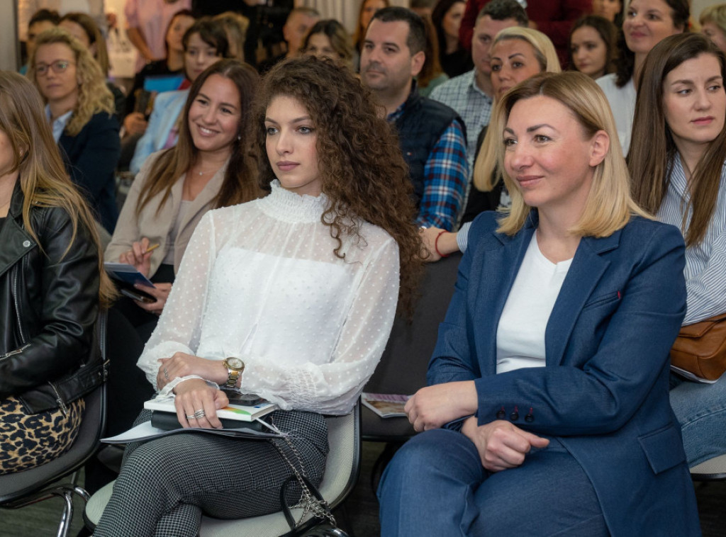 Tatjana Macura: Snažno podržavamo mere koje pozitivno utiču na populacionu politiku