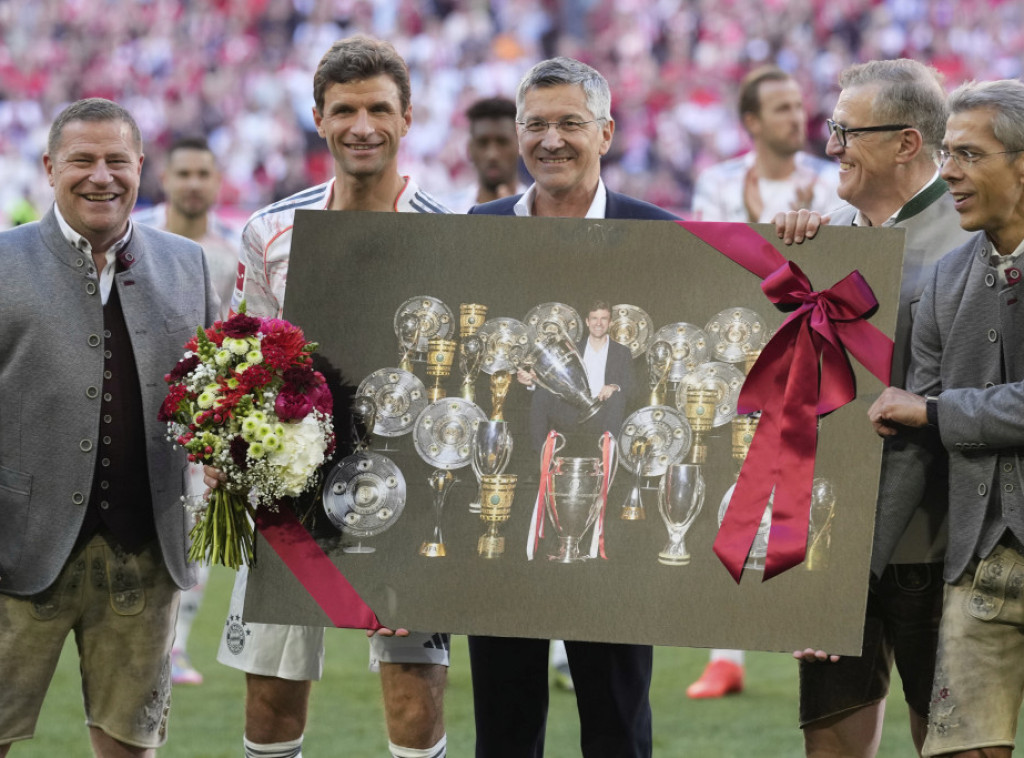 Navijači Bajerna priredili veličanstven oproštaj Tomasu Mileru