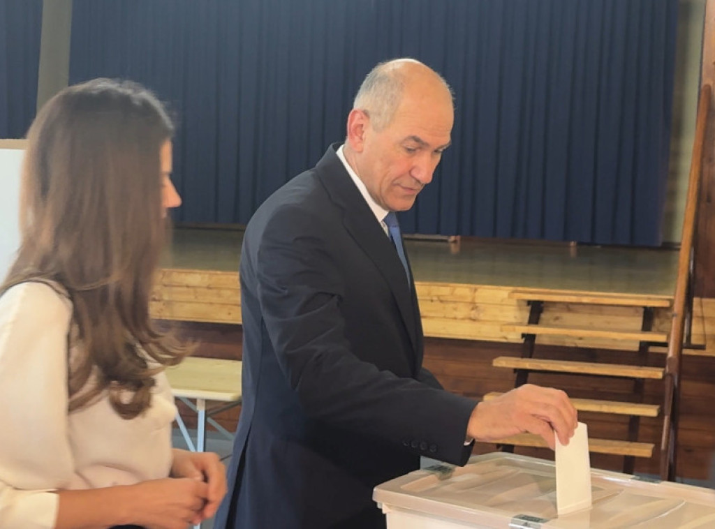 Slovenci se izjašnjavaju na referendumu o dodacima na penzije umetnika